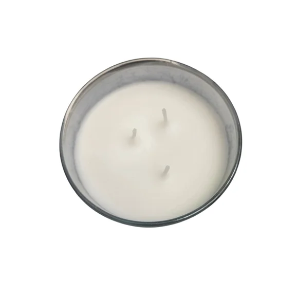 Kirkton House Fields of Lilacs Scented Candle - 14oz - Picture 4 of 4